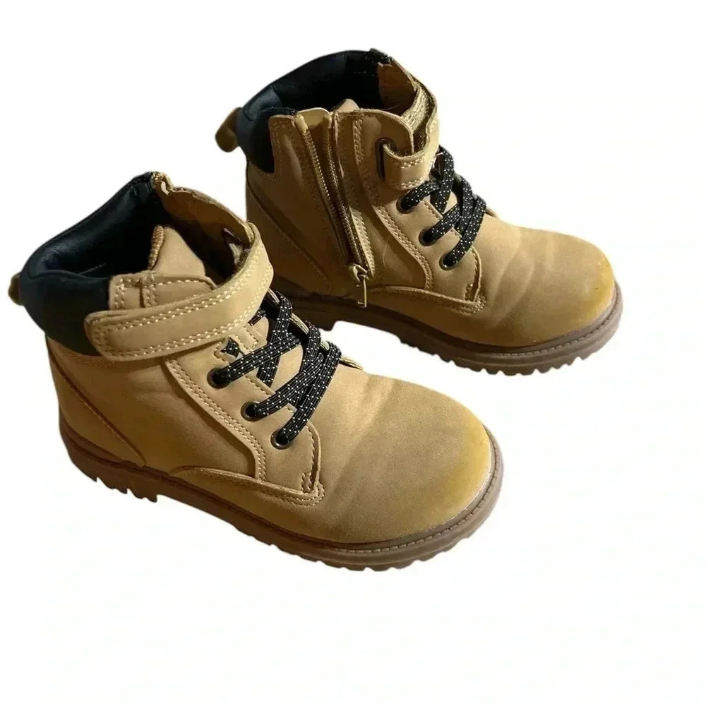 Wonder Nation boots